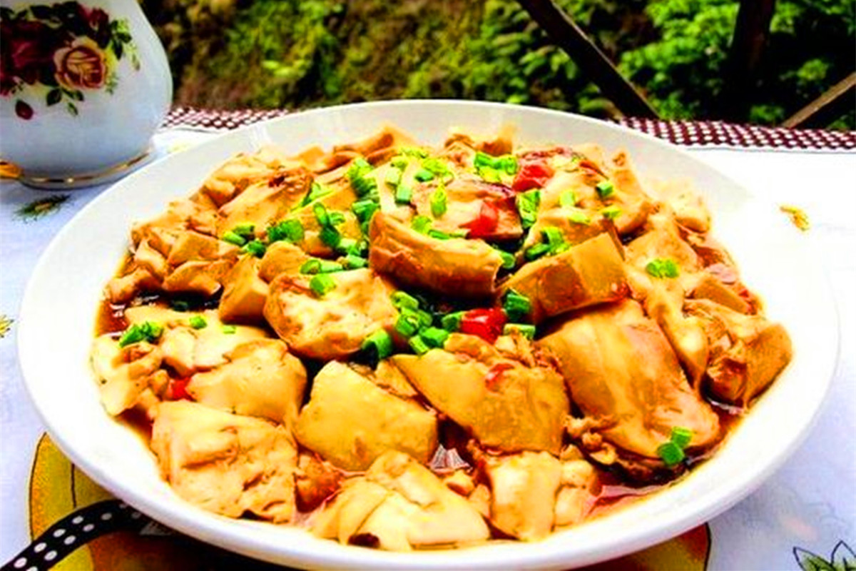 红烧豆腐加油渣，家常美味，营养满分