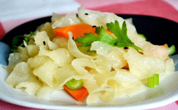 银耳烧豆腐的做法