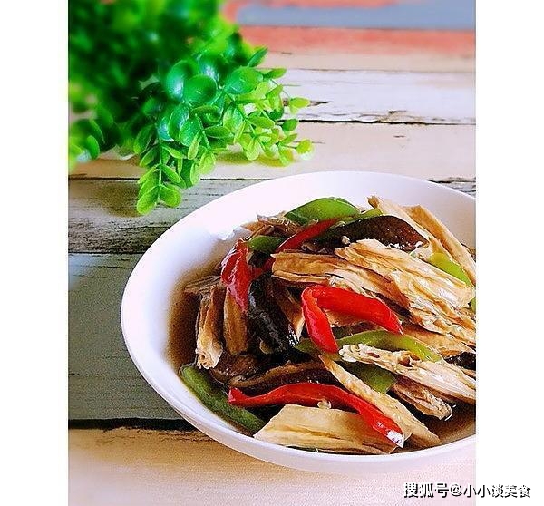 腐竹炒红烧鱼的做法