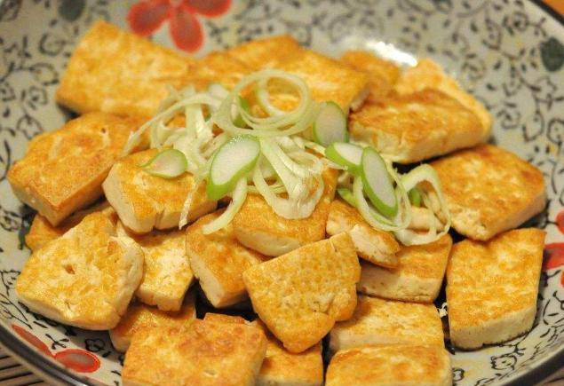 家常煎豆腐块，外酥里嫩，美味又营养的烹饪秘诀