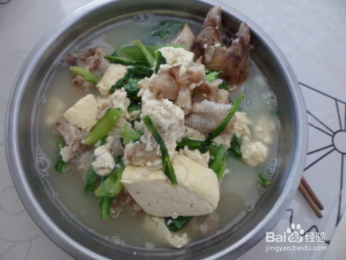 猪蹄炖豆腐包子，美味滋补的双重享受