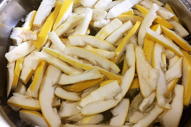 芹菜叶炖豆腐渣，低成本养生美食的制作秘诀