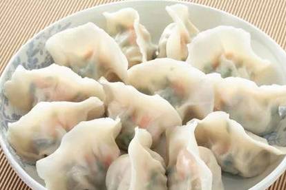 家常美食新滋味，玉米豆腐白菜饺子制作攻略