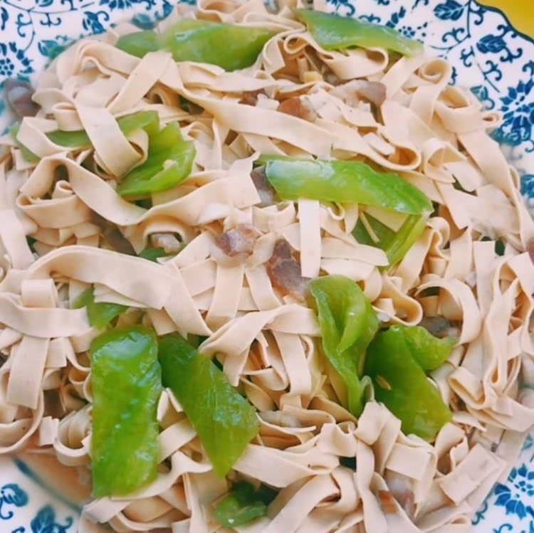 家常美食，干豆腐辣条的制作与美味秘诀