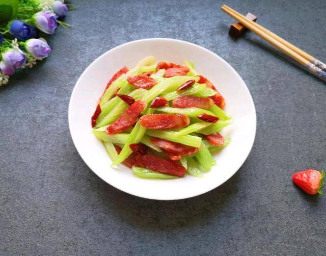 蜜豆炒鱼豆腐，鲜美口感，营养满分，家常美味新尝试