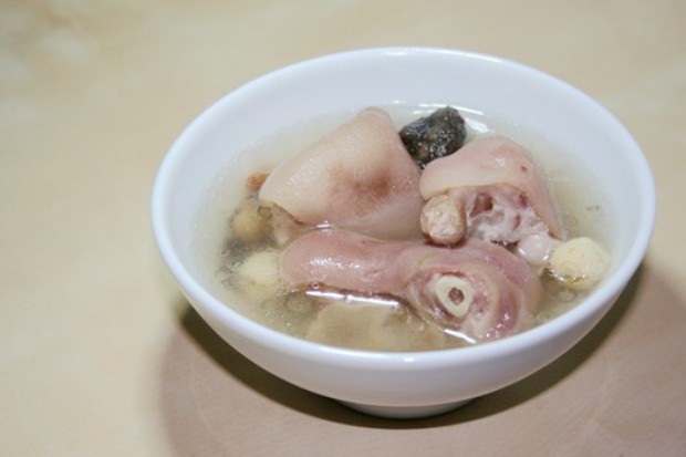 夏季猪蹄汤的做法