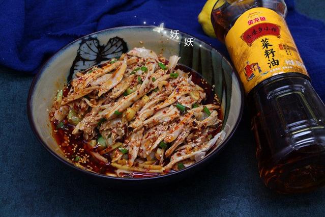 红油炸豆腐凉菜，夏日餐桌上的美味佳肴