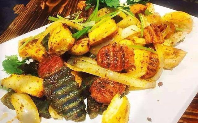 香菜豆腐炒鸡肉，家常美食的鲜美融合