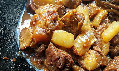 炖牛腩豆腐，美味与营养的完美融合