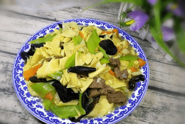 干豆腐猪肉炒青椒，家常美味，营养满分