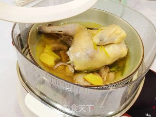 蒸童子鸡，滋补养生的美味佳肴