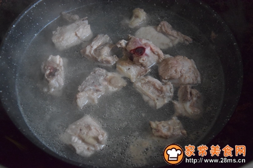玉米炖排骨板栗的做法