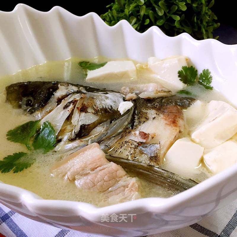 莲子鱼头炖豆腐，滋补养颜的美味佳肴