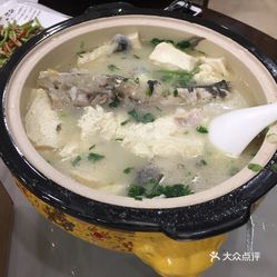 莲子鱼头炖豆腐，滋补养颜的美味佳肴
