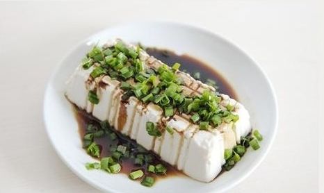 家常美味，蒸豆腐配酱油，简单易做营养满分