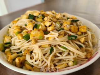 豆腐葱捞面，家常美食的温馨味道