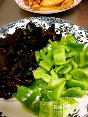 家常美食，芥菜木耳炒豆腐，清爽营养一锅出