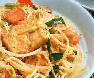 豆腐胡萝卜豆芽汤，一碗温暖身心的营养佳品