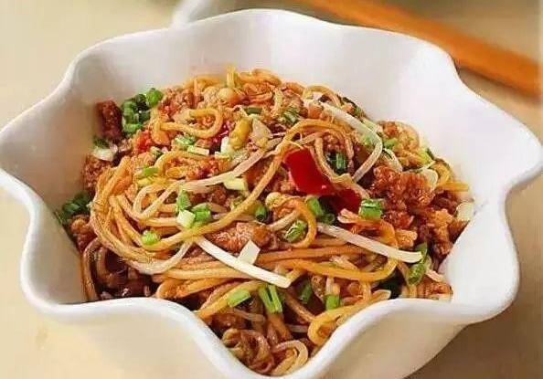 豆腐胡萝卜豆芽汤，一碗温暖身心的营养佳品