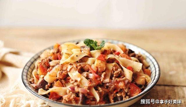 牛肉香菇炖意面，营养美味一键解锁家常美食的秘密