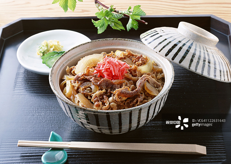 牛肉香菇炖意面，营养美味一键解锁家常美食的秘密