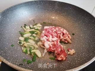 番茄猪肉炖日本豆腐，家常美食的鲜美融合