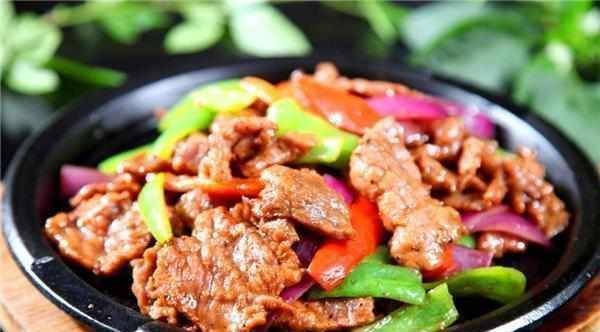 铁板豆腐搭配烤肠，美味升级，营养满分！