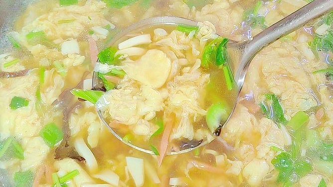 豆腐蒜汤，一碗暖心的家常美味，养生又滋补