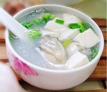 豆腐蒜汤，一碗暖心的家常美味，养生又滋补