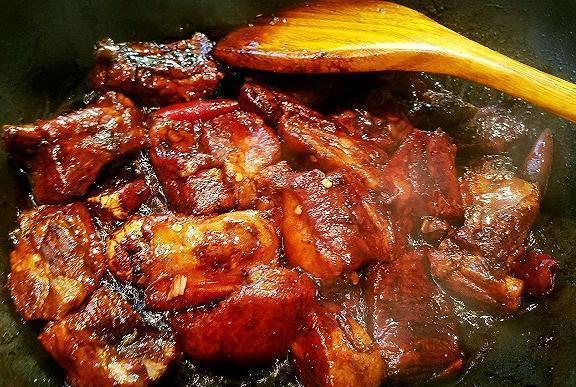 酱爆排骨，家常美味，轻松入门的烹饪秘诀