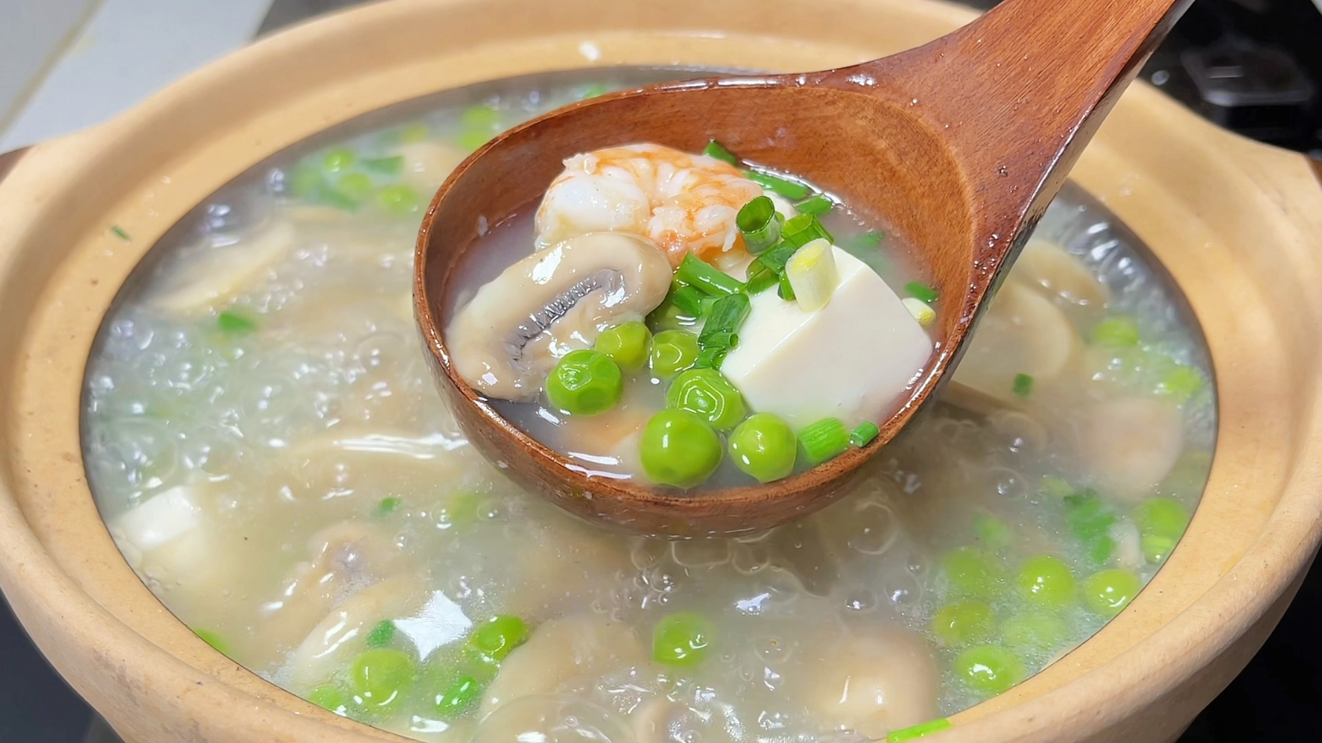 豆腐虾煲粉丝，温暖冬日里的鲜美佳肴
