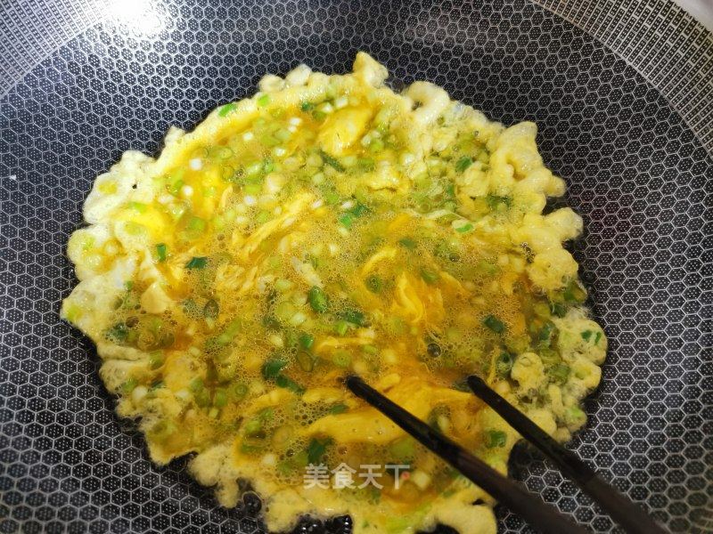 豆腐泡炒葱花，家常美食的温暖味道
