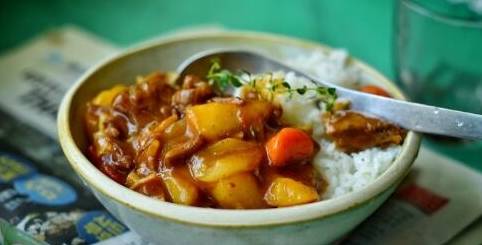 鸡肉烧豆腐，家常美食中的营养佳肴
