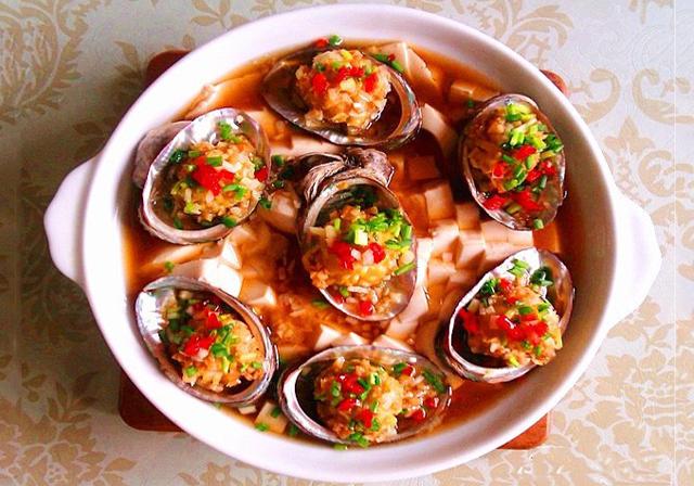 鲍鱼豆腐炖鸡，海鲜与豆腐的鲜美交融，营养滋补新体验