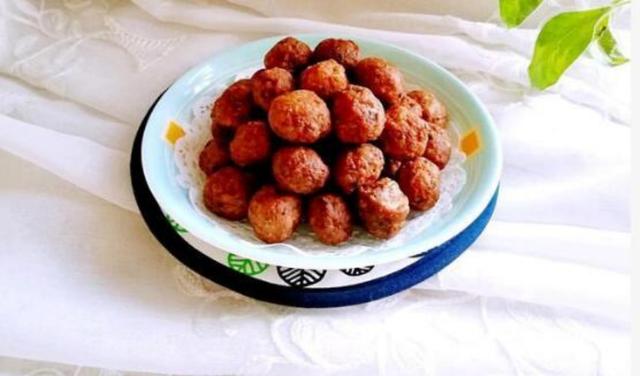 炸馒头肉丸子的做法