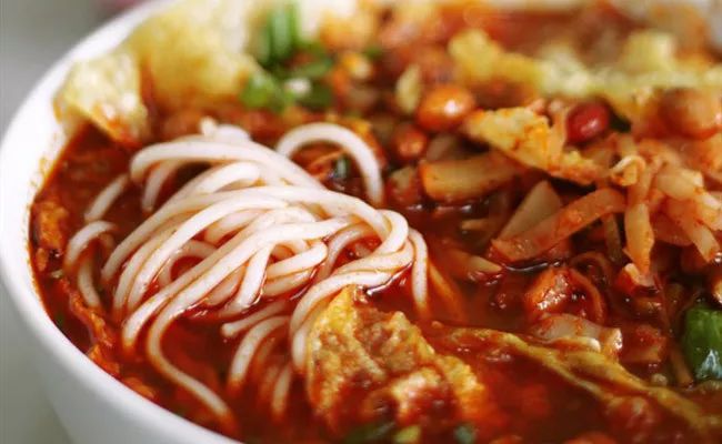 豆腐泡螺蛳粉，家常美食的绝妙搭配