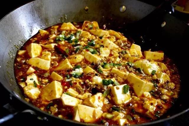 农家辣子豆腐，传统味道的现代演绎，家常美食的魅力