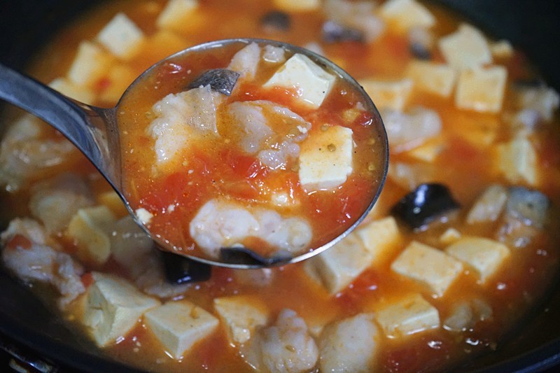 酸辣番茄豆腐鱼汤，温暖心房的鲜美佳肴