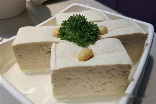 石膏豆腐，家常美食中的营养与健康