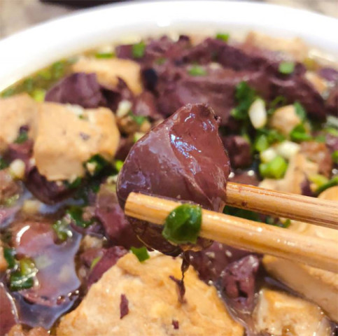 产妇豆腐猪血汤，滋补养生的美味佳肴