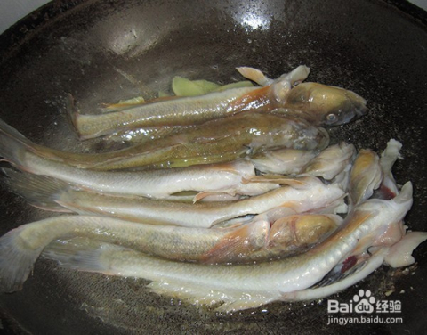 豆腐茄子白菜炖鱼的做法