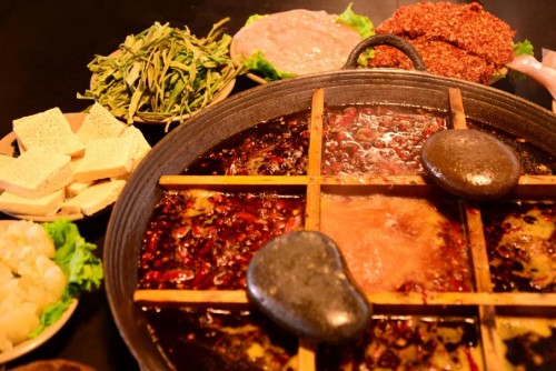 麻豆腐涮火锅，家常美食的新滋味体验
