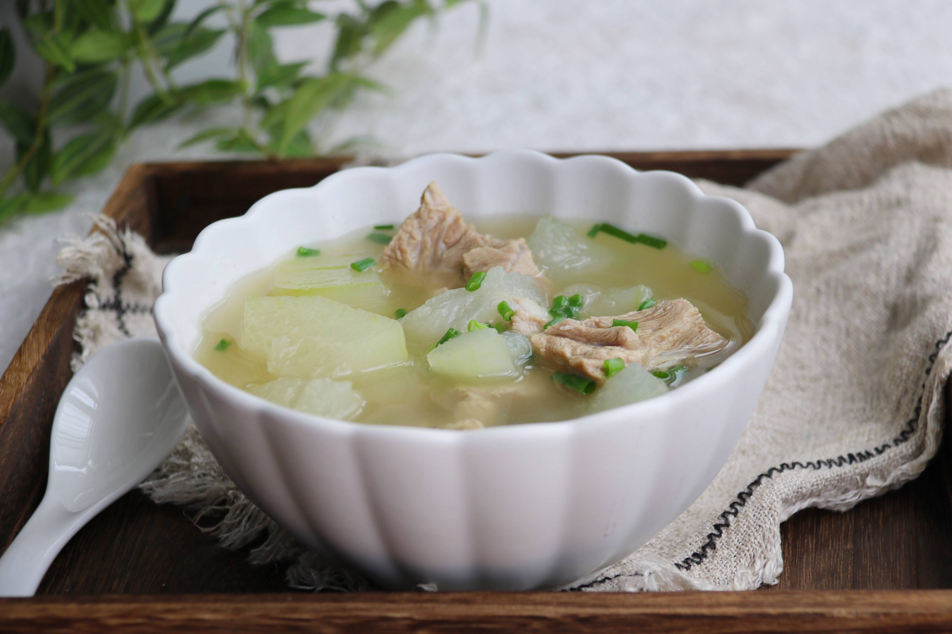 排骨豆腐海鲜菇汤，滋补养生的鲜美佳肴