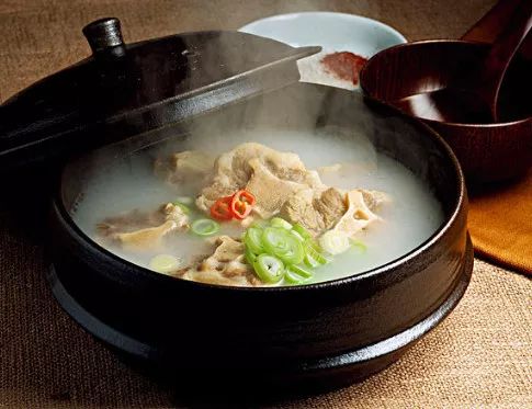 排骨豆腐海鲜菇汤，滋补养生的鲜美佳肴