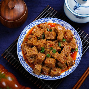 夏日清爽佳肴，凉拌刺五加的制作与养生功效