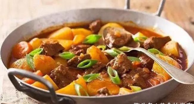 香菇萝卜豆腐炖肉，家常美食中的营养盛宴