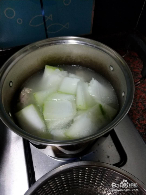 冬瓜茭白排骨汤的做法