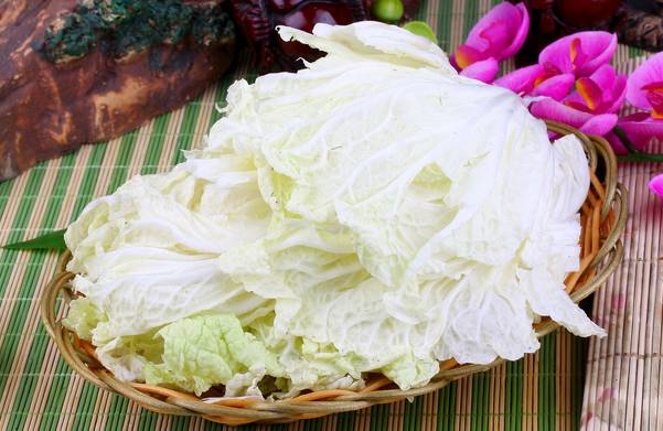 冻白菜煮豆腐，冬季暖胃佳肴的制作秘诀与养生之道