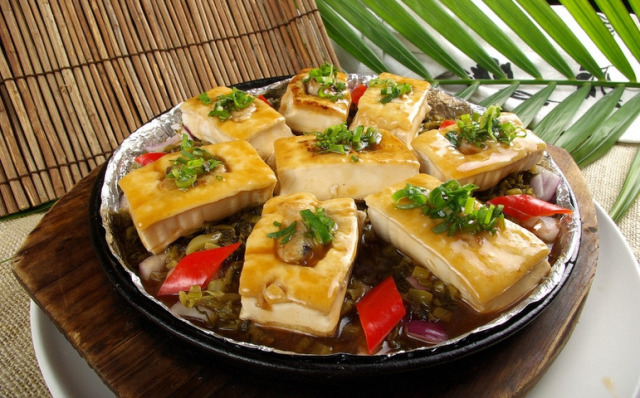 正宗铁板豆腐的秘诀，食材挑选与烹饪技巧大揭秘