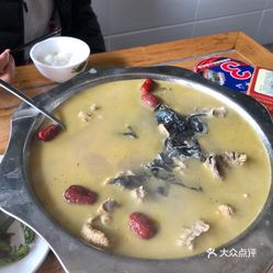 老鸭煲正宗风味，滋养身心，暖意满满的家常美味